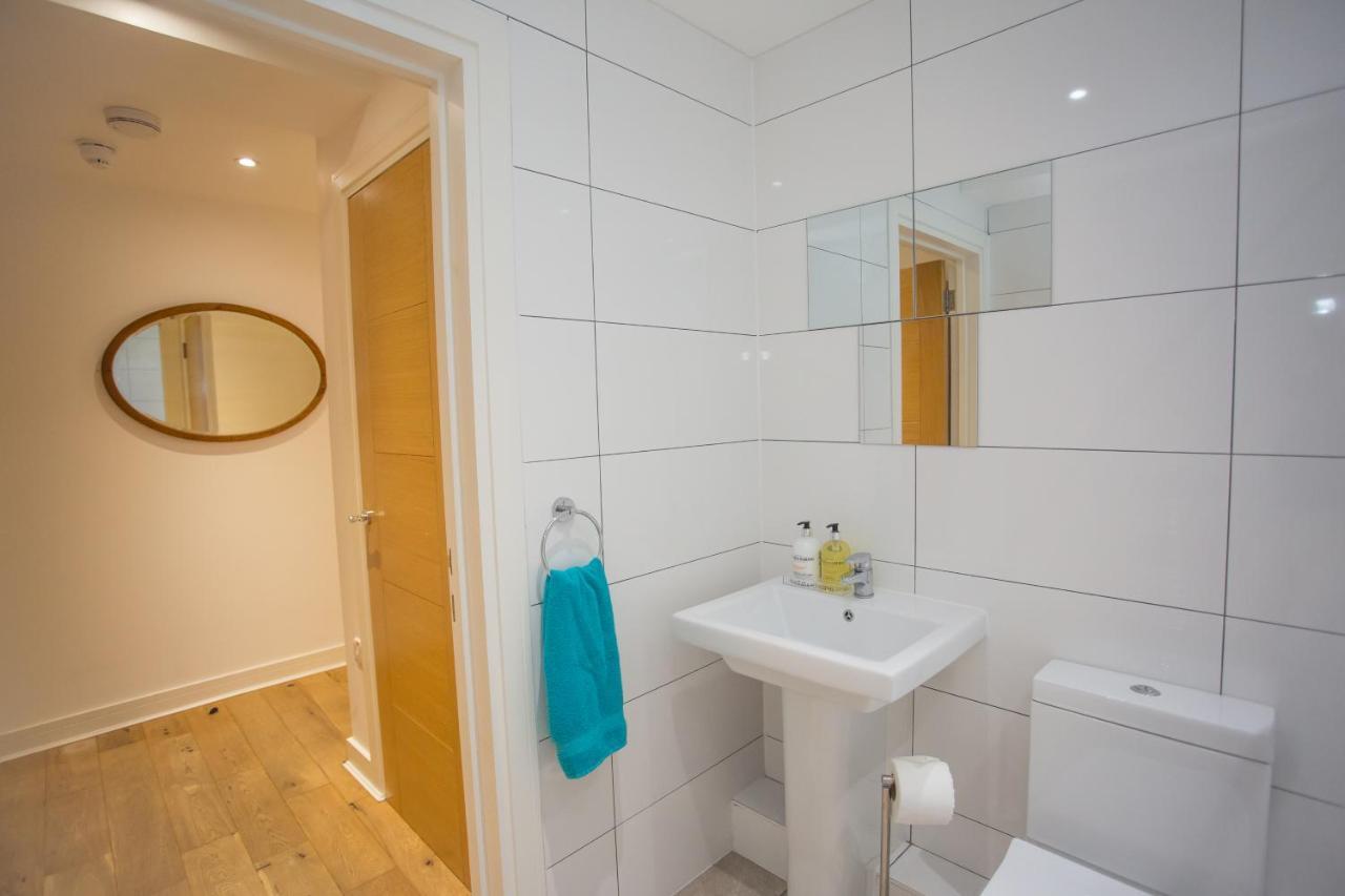 Gorgeous With Balcony, 2 Mins To And Pier *