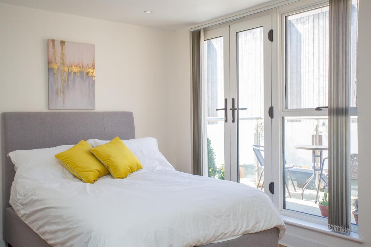 Gorgeous With Balcony, 2 Mins To And Pier *